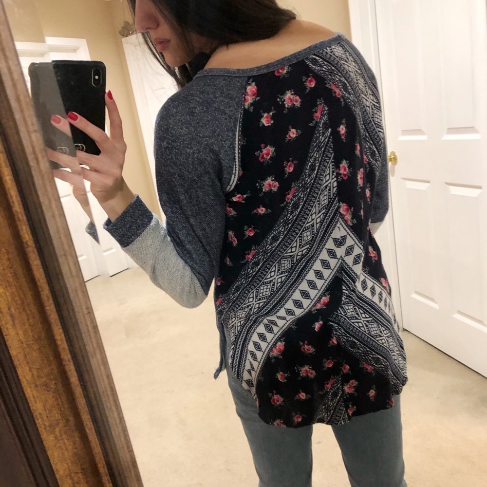 Sweater with floral print on back